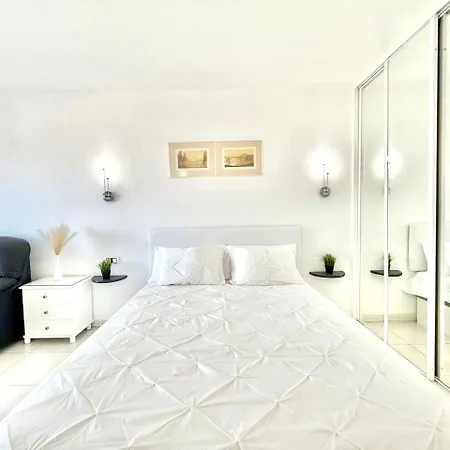 Paulmarie Near * أذيخي