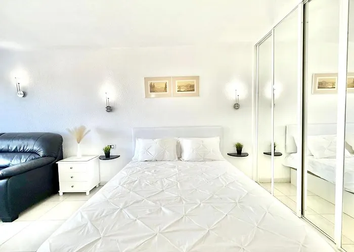 Paulmarie Near * أذيخي